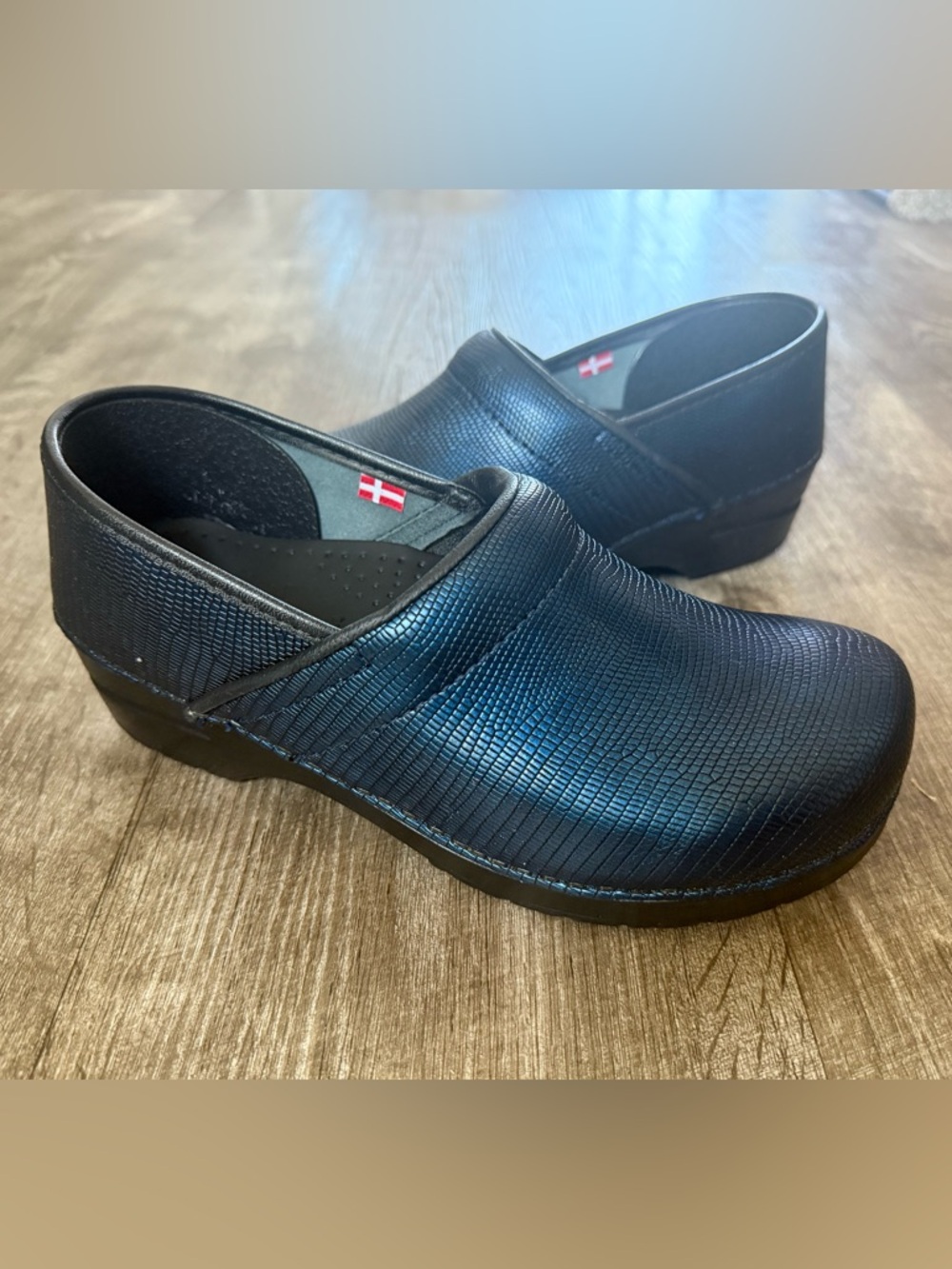 Sanita Signature Danish Clogs Womens Size EU 40 Navy Blue Embossed Leather